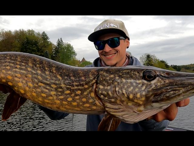 brochet-lac-de-vassiviere.jpg