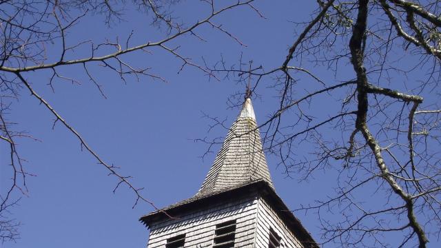 Clocher De L'église De Saint Martial Le Mont