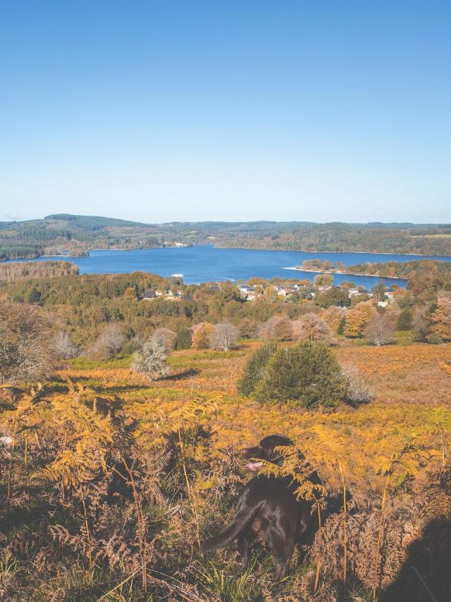 Promeneurs En Haut De Chateaucout © Christophe Péan