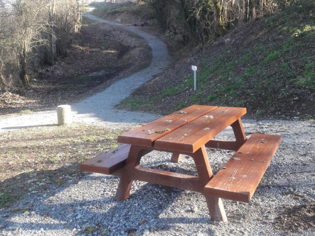 Table Pique Nique St Martial Le Mont