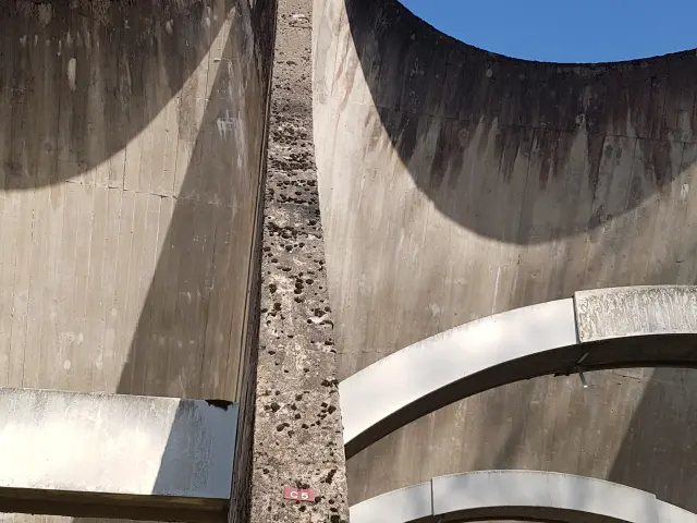 Barrage de faux La Montagne©L Puissant