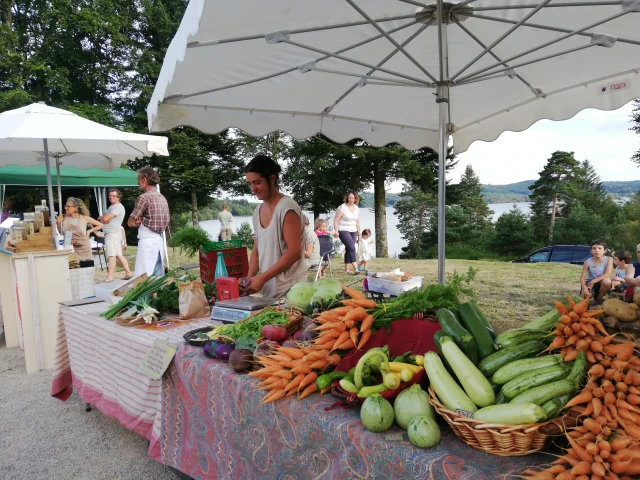 Marché de producteur Vassivière©L Puissant
