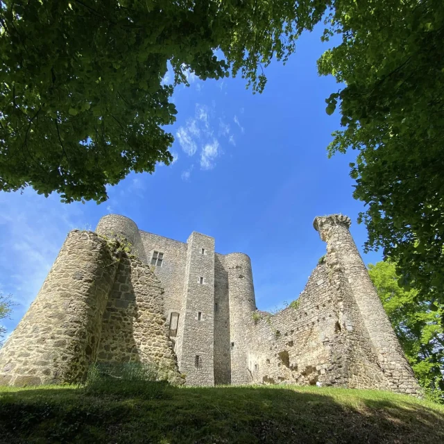 Château de Montaigut-le-Blanc (Monts de Guéret)
