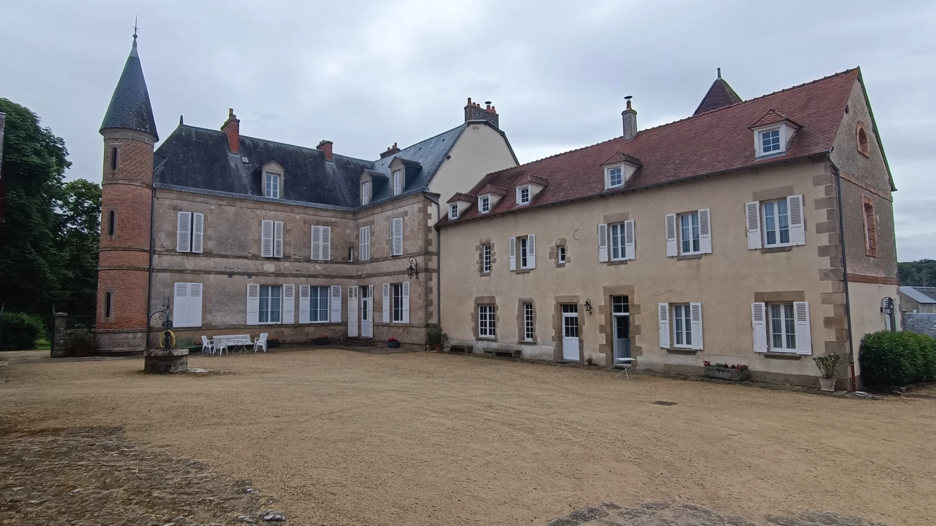 Chateau Cour Dhonneur