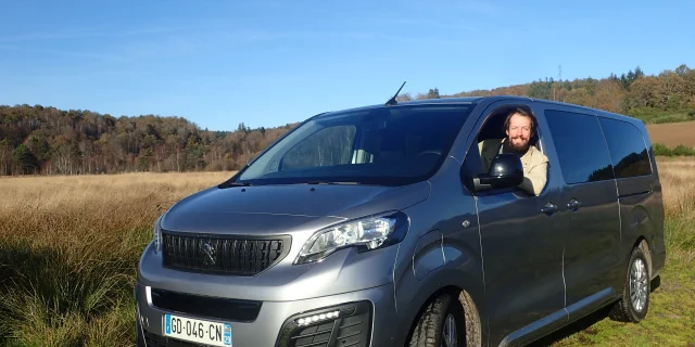 Service chauffeur, guide conférencier, taxi, transport en voiture électrique - Chemins Limousin