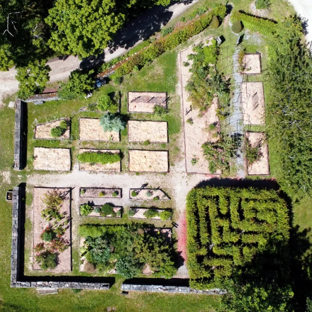 une vue aérienne du jardin de Bridies