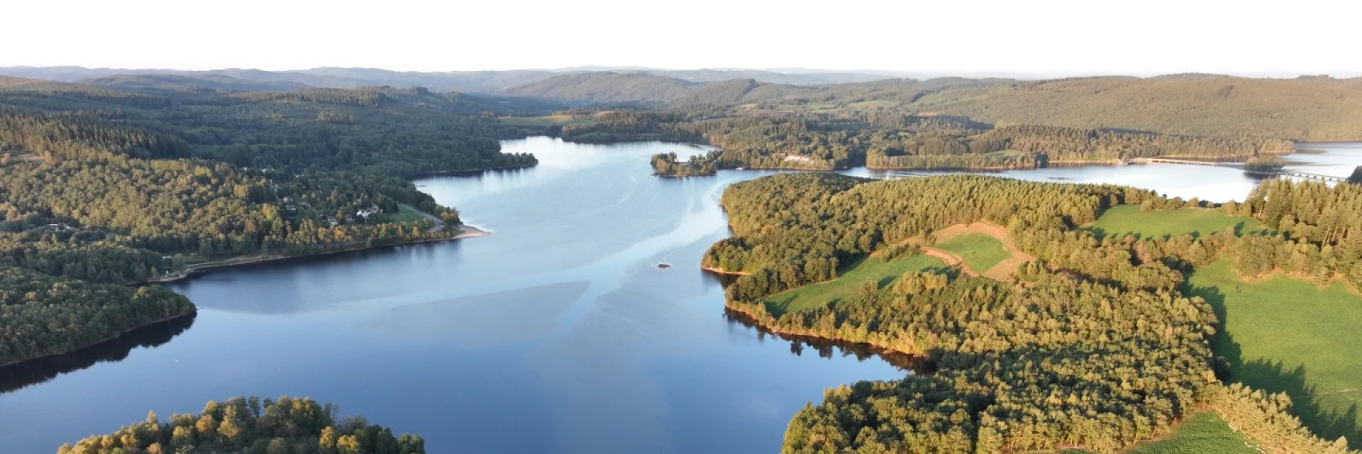 Aerienne_Lac_Vassiviere_Chassagnas_drone_©GBrun PNRML