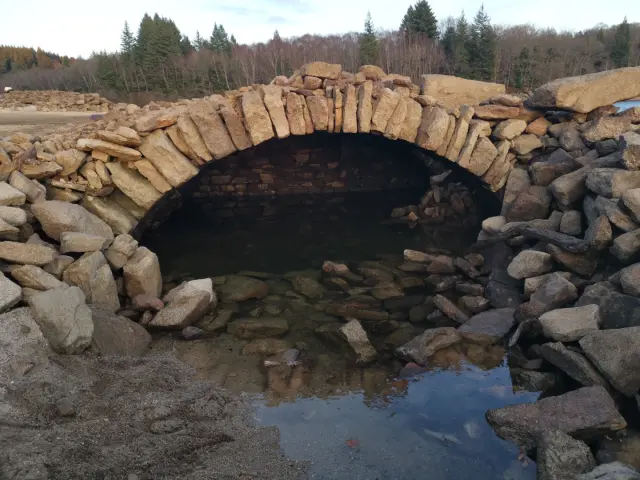 Vestiges villages du lac de Vassivière
