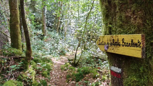 Sentier de randonnée pédestre de la Roche Branlante