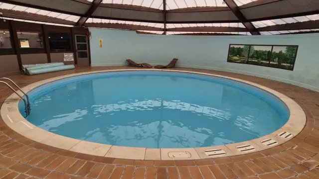 Piscine Interieure Camping Creuse Nature
