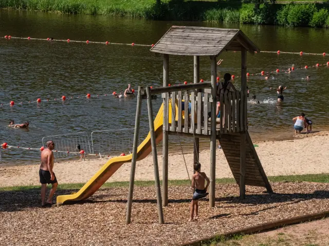 Aire de jeu Plan d'eau de la Roussille